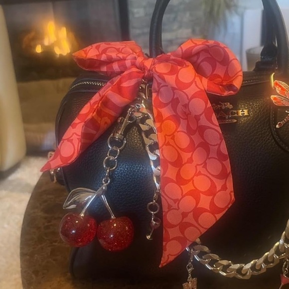 Cherry bag charm with golden hardware - Picture 3 of 3